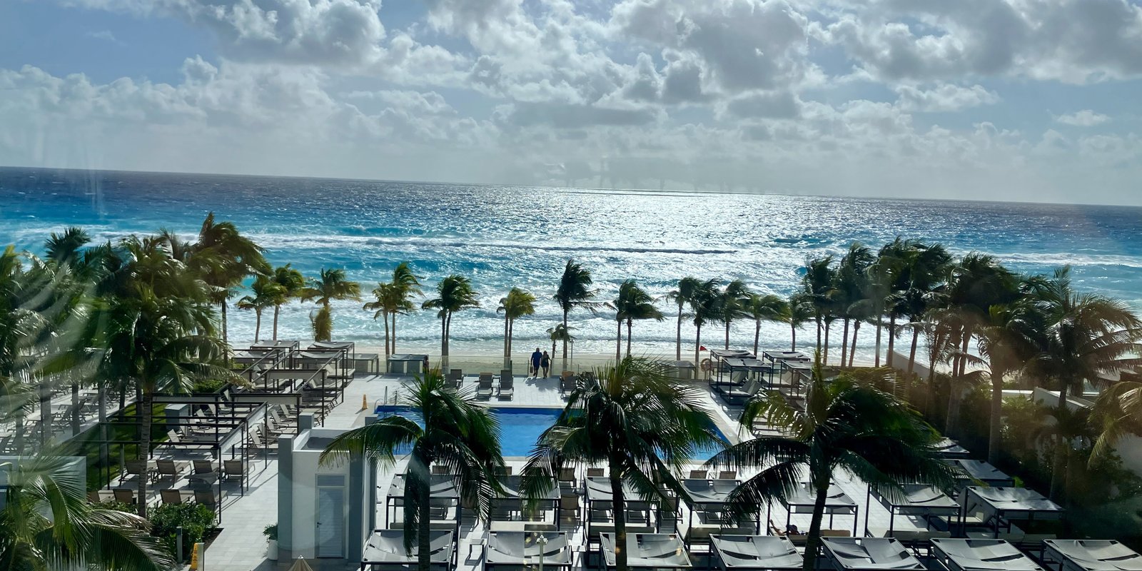 Clientes felices en la playa